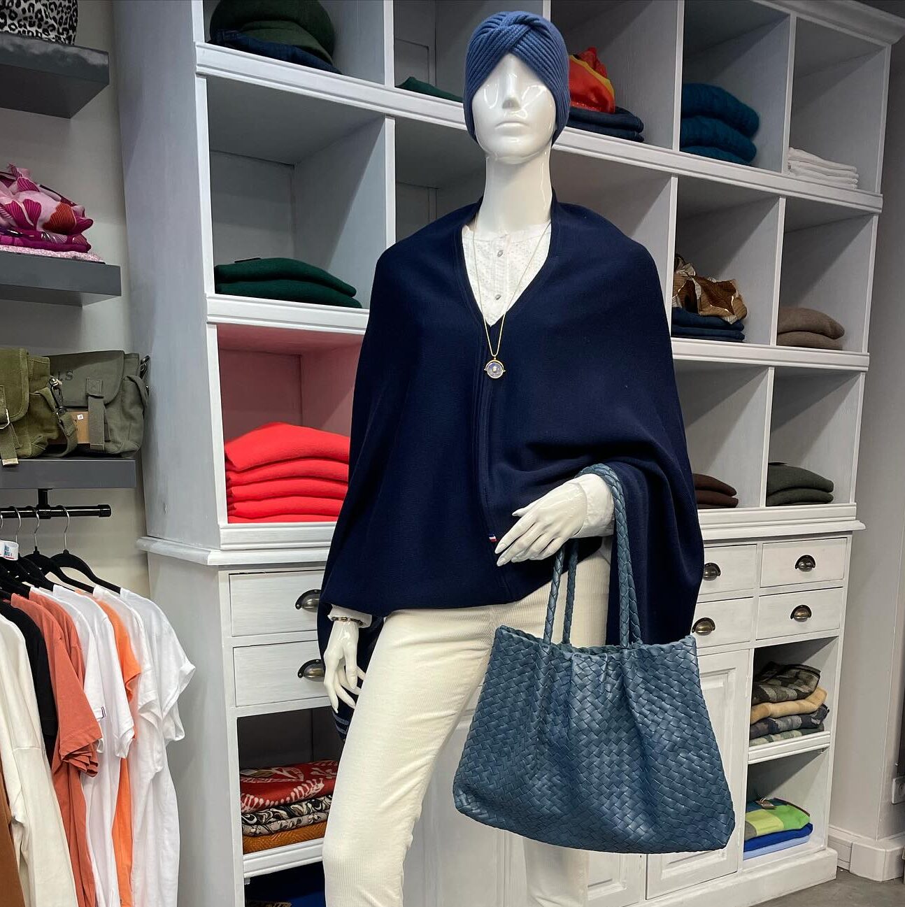 Boutique 7 Bis Histoire de Mode - Pont-Aven - Poncho Brillant Ina