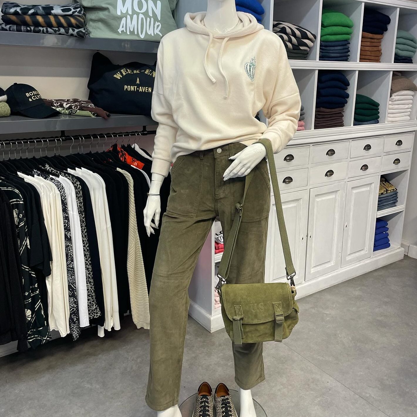 Boutique 7 Bis Histoire de Mode - Pont-Aven - Pantalon Velours Kaki Phénomène Velvet Chic