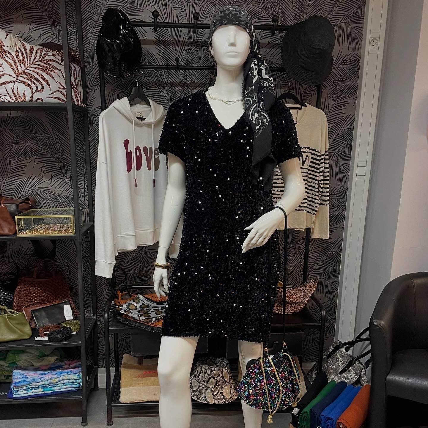 Boutique 7 Bis Histoire de Mode - Pont-Aven - Robe Noire Paillettes