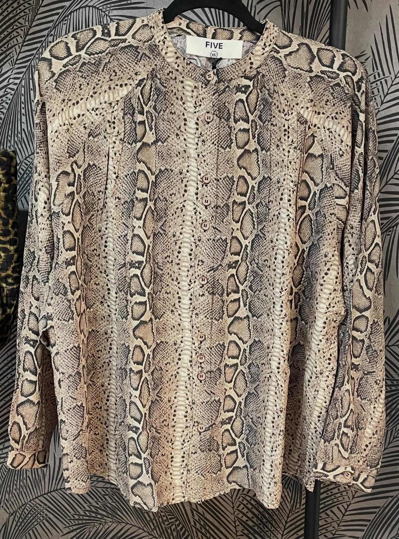 Boutique 7 Bis Histoire de Mode - Pont-Aven - Chemise Python Camelia