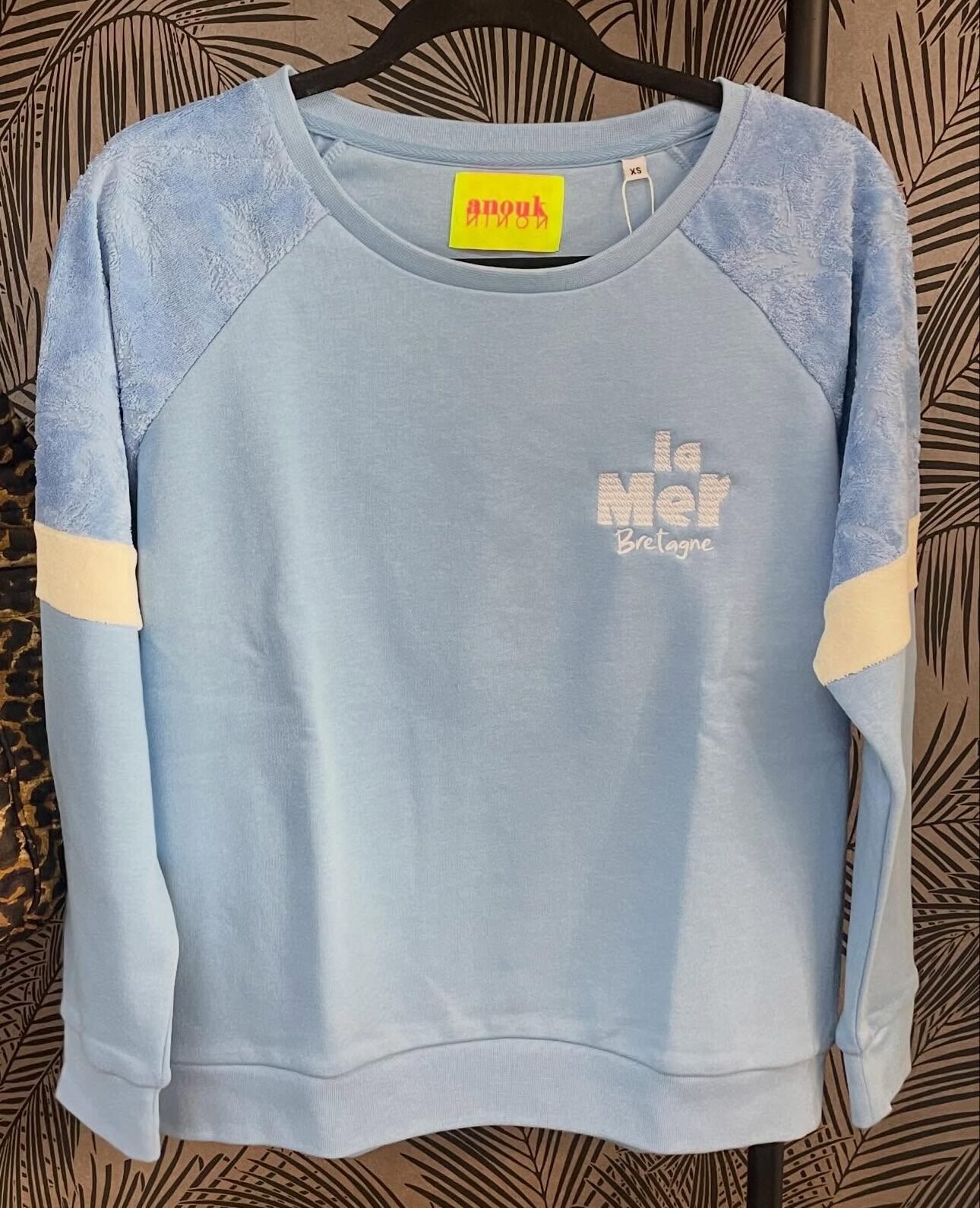 Boutique 7 Bis Histoire de Mode - Pont-Aven - Sweat Bleu Sunshine Brodé La Mer